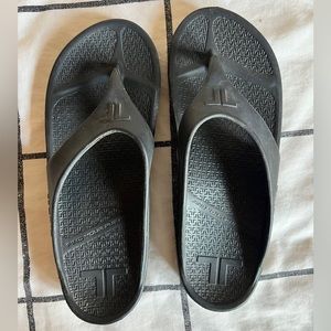 TELIC Sandals
